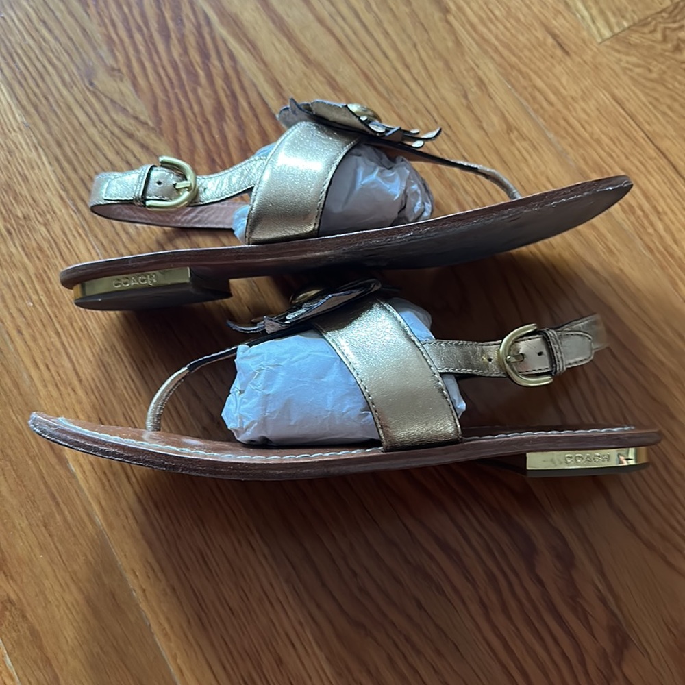 Coach Sari sandals - metallic gold leather with flower detail, size 8 - Picture 3 of 13